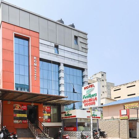 Capital O 71307 Feathers Hotel Kochi Екстериор снимка