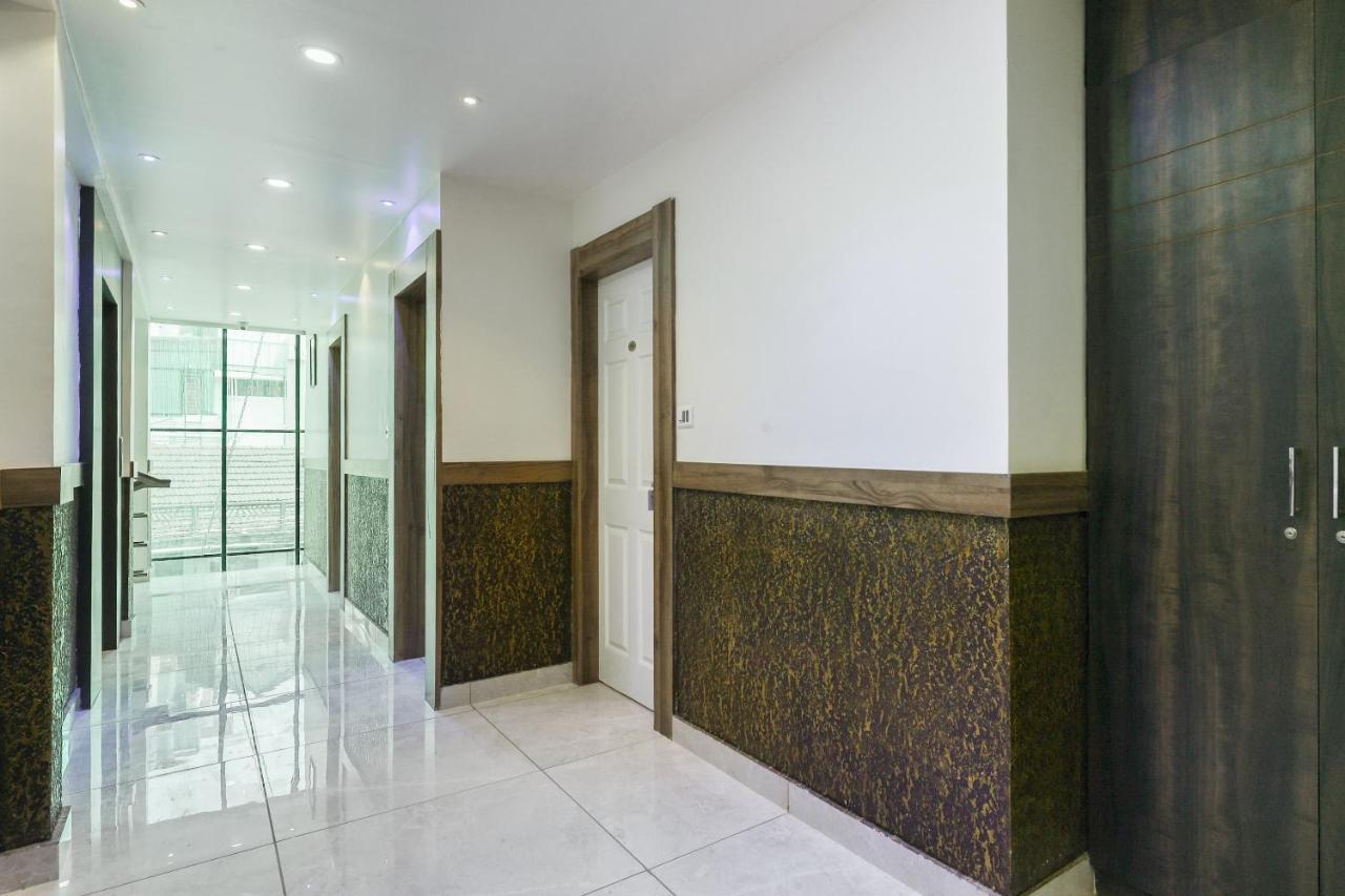 Capital O 71307 Feathers Hotel Kochi Екстериор снимка